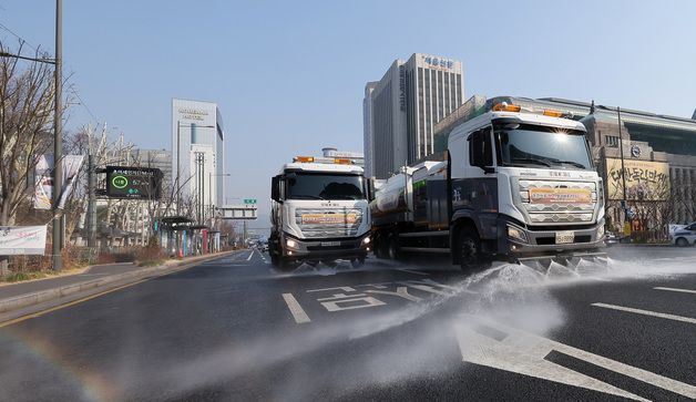 서울시, 초미세먼지 비상저감조치에 도로 물청소 실시