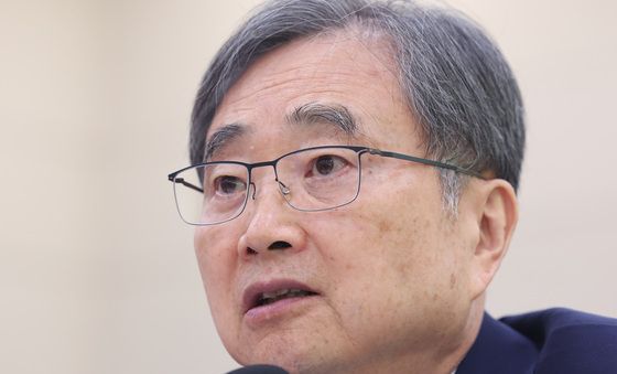 외통위 답변하는 조현 장관