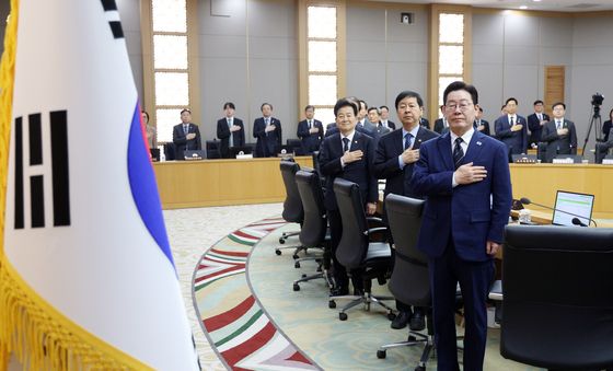 국민의례 하는 이재명 대통령