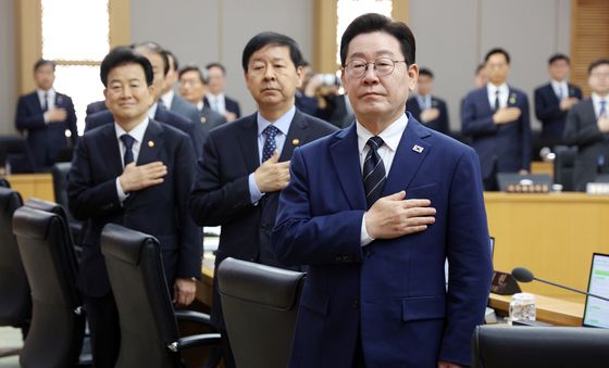 국민의례 하는 이재명 대통령