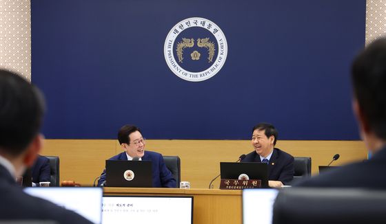 미소 짓는 이재명 대통령