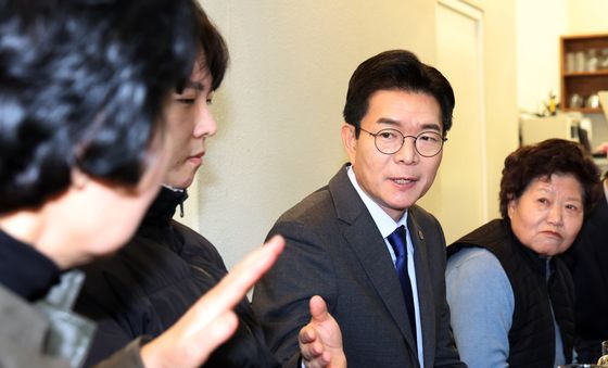 정원오, 성동구 카페서 청년 주거 논의