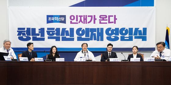 모두발언하는 조국 대표