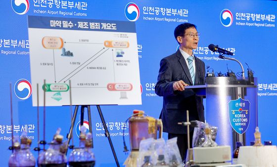 한국판 '브레이킹 배드' 현실로…주택가 한복판 마약 제조 일당 검거