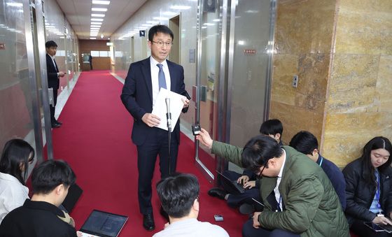 답변하는 한병도