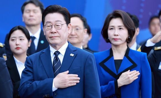 이재명 대통령, 신임 경찰·경감 임용식 국민의례