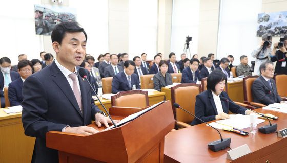 업무보고하는 안규백 장관