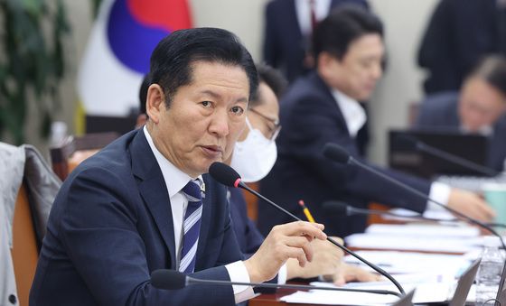 국방위원회 질의하는 정청래 대표