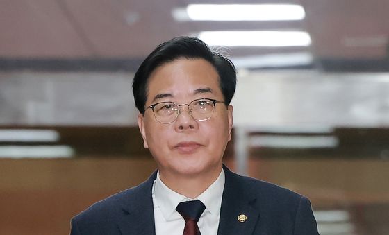 국회의장 주재 원내대표 회동 참석하는 송언석