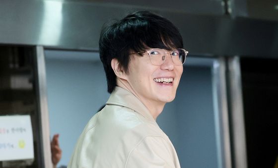 성시경 '월간삼촌'의 부드러운 미소