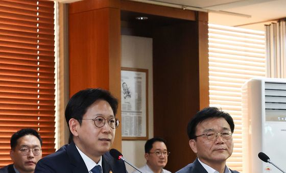 AI 반도체 기업 대표 간담회, 발언하는 배경훈 부총리