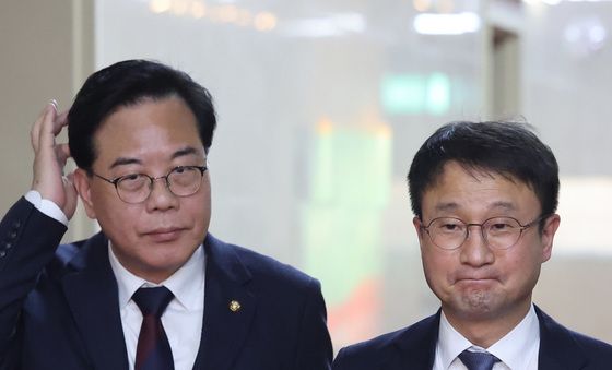 여야 원내대표 '회동 종료'