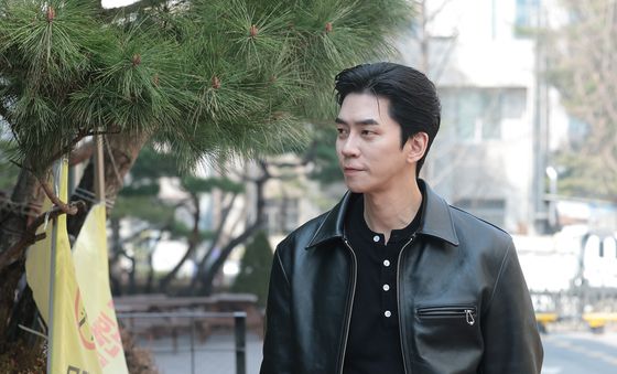 신성록, 올블랙 멋짐