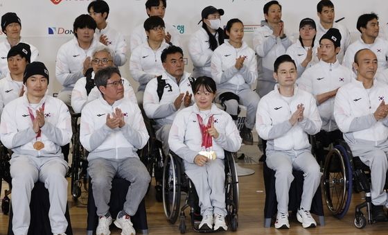 한국 동계패럴림픽 선수단, 역대 최고 성과 이루고 귀국
