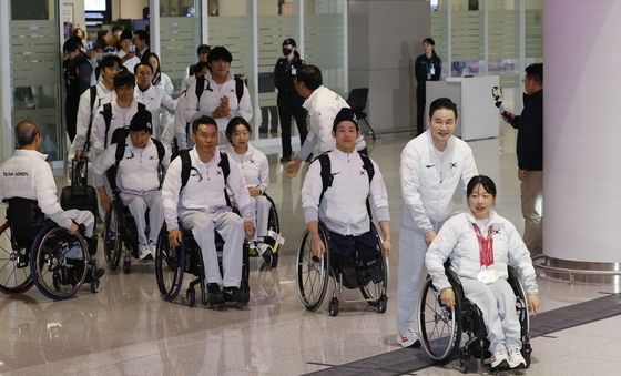 동계패럴림픽 선수단, 새 역사 쓰고 귀국