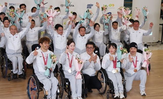 새 역사 쓰고 금의환향한 동계패럴림픽 선수단