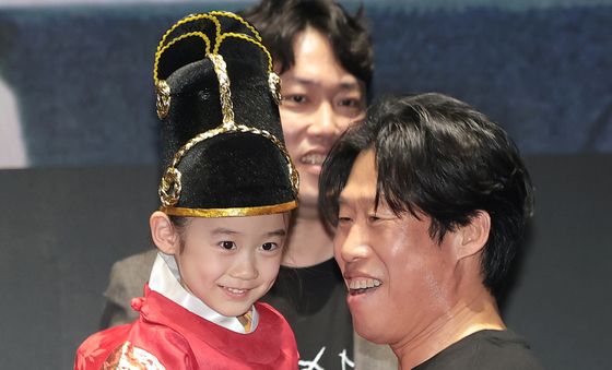 왕을 안은 유해진