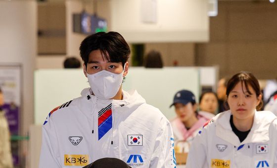 입국하는 황대헌