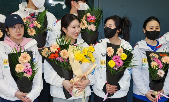 환한 미소짓는 김길리