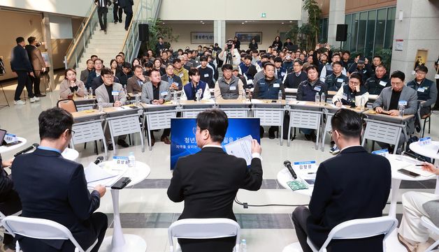 김영훈 노동부 장관, 건설업 관계자들과 타운홀 미팅