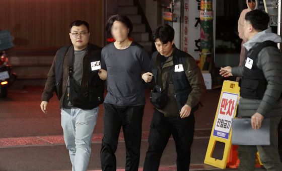 울산서 검거된 항공사 기장 살해 피의자, 부산진경찰서 압송