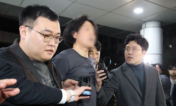 부산 항공사 기장 살해 피의자, 부산진경찰서로 압송