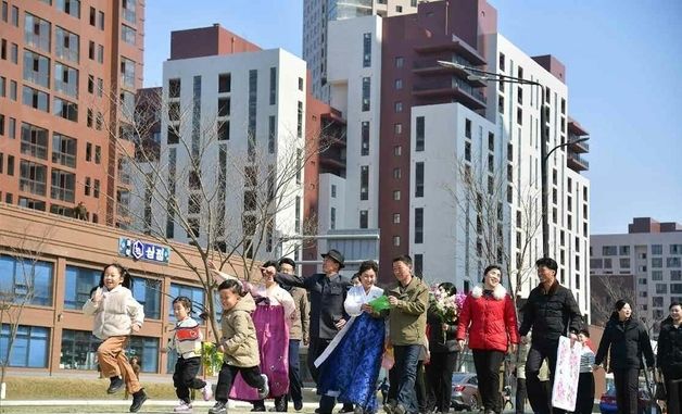 北 화성지구에 새로 입주한 주민들…"감격 쏟아내"