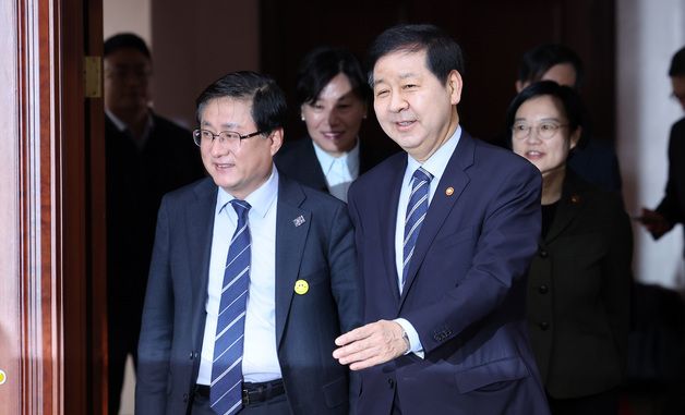 비상경제장관회의 참석하는 구윤철 부총리