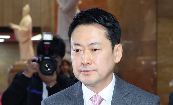 굳은 표정의 장동혁 대표