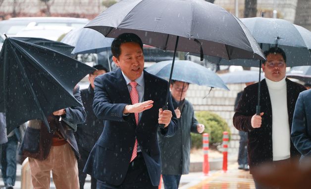 정치자금법위반 2차 공판 출석하는 오세훈 시장