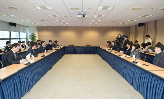 독자 AI 관계 기업 간담회 참석한 배경훈 부총리