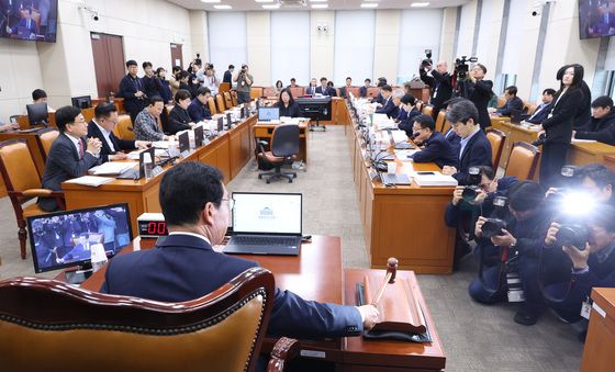 행정안전위원회 개의하는 신정훈 위원장