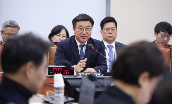 윤호장 장관, 행정안전위원회 답변