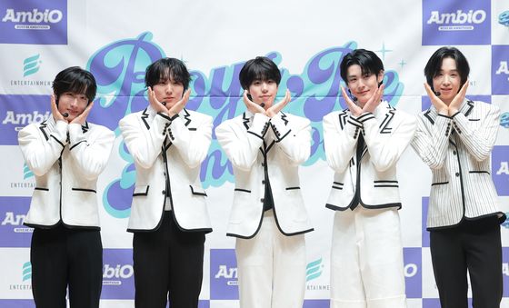 엠비오, 사랑스러운 꽃받침 포즈