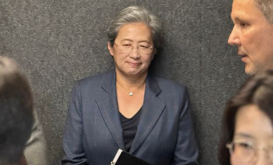 네이버 사옥 찾은 리사 수