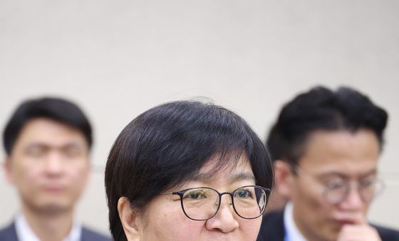 답변하는 정은경 보건복지부 장관