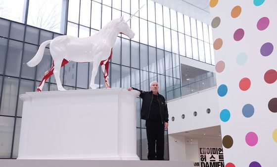 현대미술의 악동 허스트, 서울에 떴다