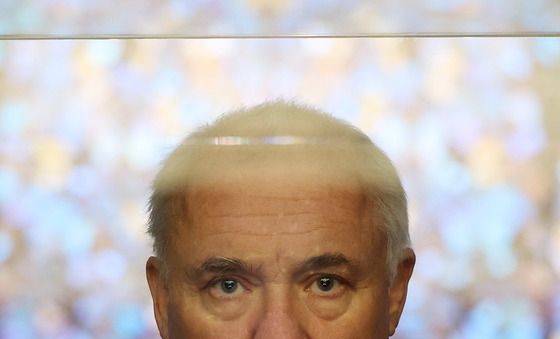 다이아 박힌 해골의 작가, 허스트 한국 찾았다