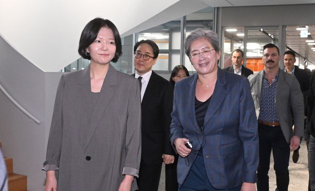 네이버 본사 둘러보는 리사 수 AMD 최고경영자