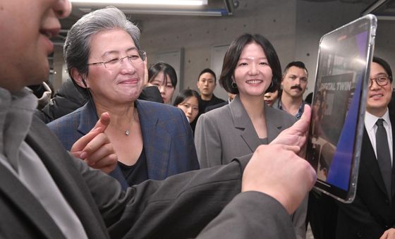 리사 수 CEO, 최수연 네이버 대표와 함께