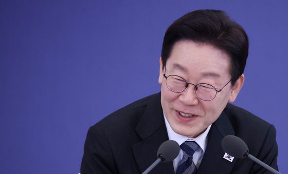 밝은 미소 짓는 이재명 대통령