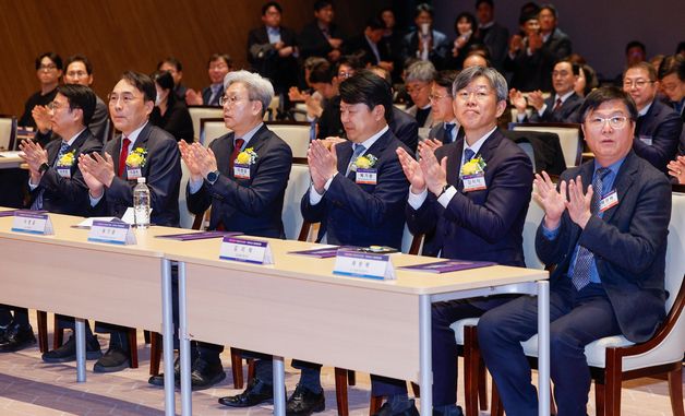 뉴스1 건설부동산포럼, 손뼉치는 내빈들