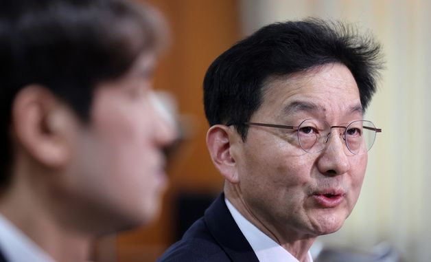 모두발언하는 윤창렬 국무조정실장