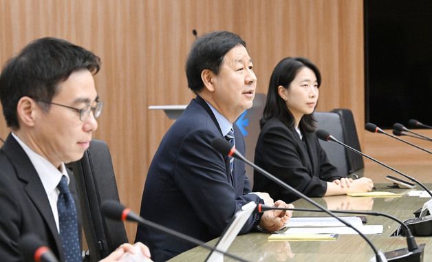 국제금융시장 전문가 간담회 주재하는 구윤철 부총리