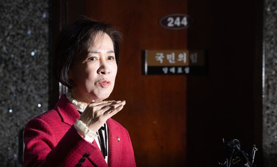 장동혁 대표와 면담 마치고 백브리핑하는 이인선 대구시당위원장