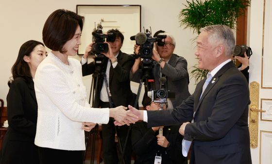 제롬 김 국제백신연구소 사무총장 접견하는 김혜경 여사