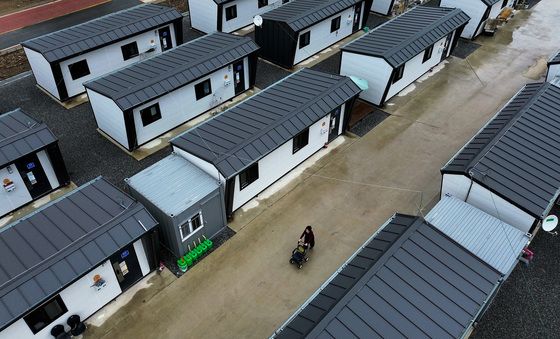 '경북 산불 1년' 아직도 임시주택 생활