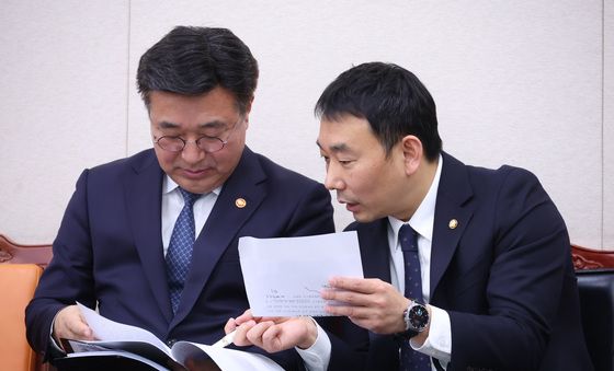 대화하는 김용민·윤호중