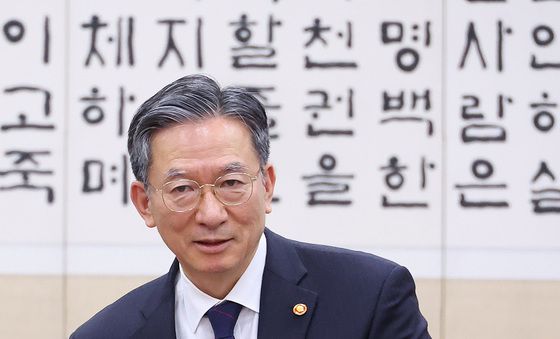 법사위 출석하는 정성호 법무장관