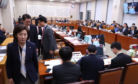 공소청법 처리 반발 퇴장하는 국민의힘